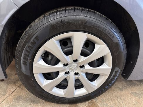 Used 2022 Toyota Corolla LE image 22