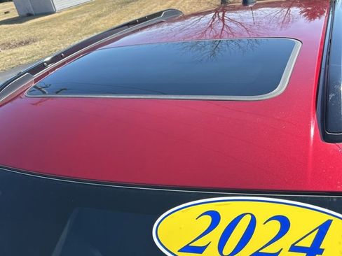 Used 2024 Chevrolet Trax RS w/ Sunroof Package image 49