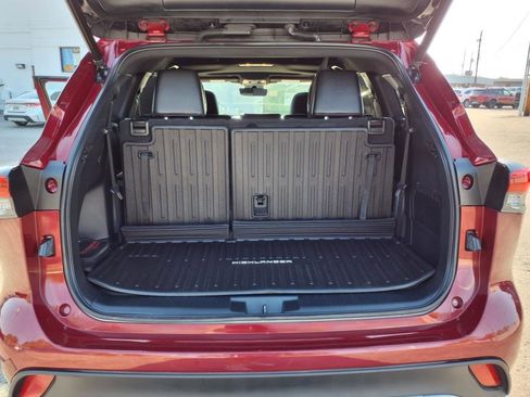Used 2022 Toyota Highlander XSE image 13