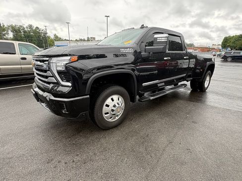 Used 2024 Chevrolet Silverado 3500 High Country w/ High Country Premium Package AWD/4WD image 6