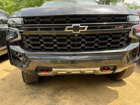 Used 2023 Chevrolet Tahoe Z71 w/ Luxury Package AWD/4WD image 10