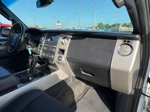 Used 2017 Ford Expedition EL XLT RWD image 15