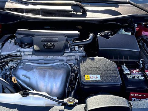 Used 2017 Toyota Camry XLE w/ Moonroof Package FWD image 8