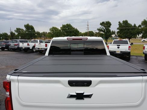 Used 2024 Chevrolet Silverado 1500 LT Trail Boss w/ Convenience Package II AWD/4WD image 4