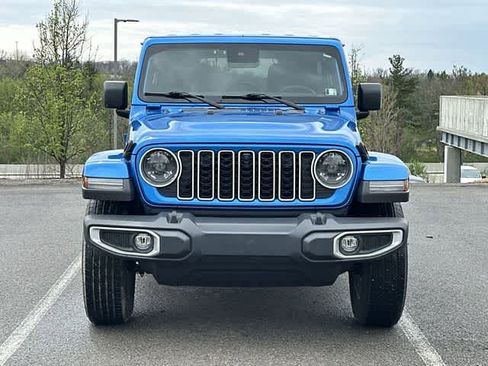 Used 2024 Jeep Wrangler Sahara w/ Technology Group image 21