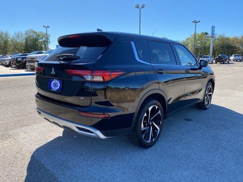 Used 2024 Mitsubishi Outlander SE image 5