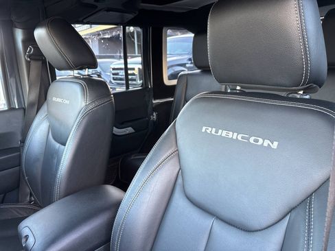 Used 2017 Jeep Wrangler Unlimited Rubicon w/ Connectivity Group AWD/4WD image 13