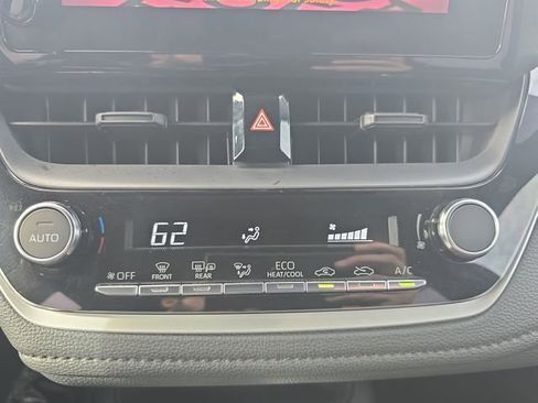 Certified 2025 Toyota Corolla SE image 23