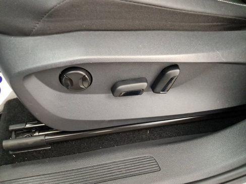 Certified 2022 Volkswagen Tiguan SE image 19