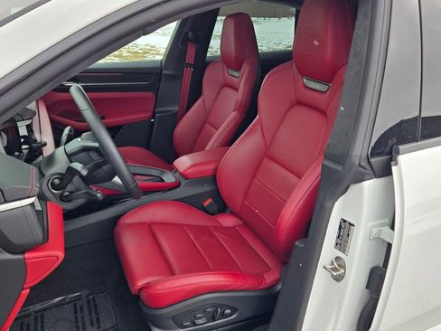 Certified 2025 Porsche Macan Turbo Electric image 5