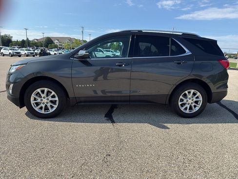Used 2018 Chevrolet Equinox LT w/ Sun & Infotainment Package AWD/4WD image 2