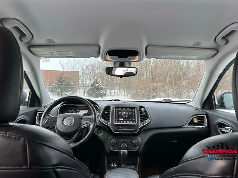 Used 2019 Jeep Cherokee Trailhawk w/ Cold Weather Group image 24