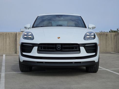 Certified 2026 Porsche Macan image 11