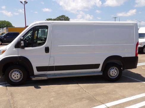 Used 2025 RAM ProMaster 2500 w/ U-Haul Equipment Group FWD image 4