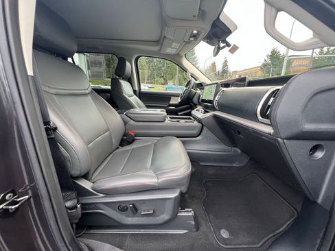 Used 2025 Ford Expedition Active image 15