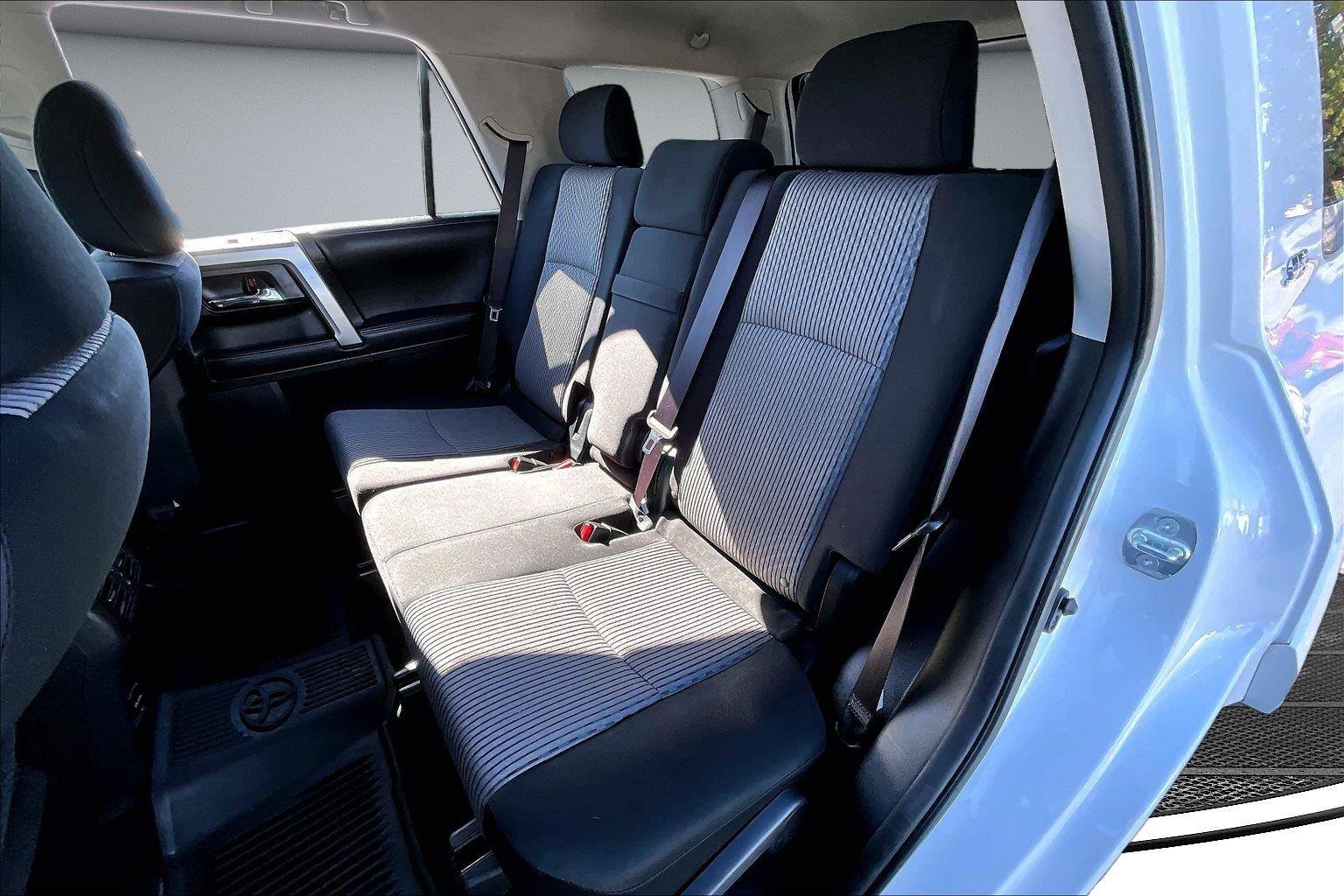 Used 2018 Toyota 4Runner SR5 AWD/4WD image 23