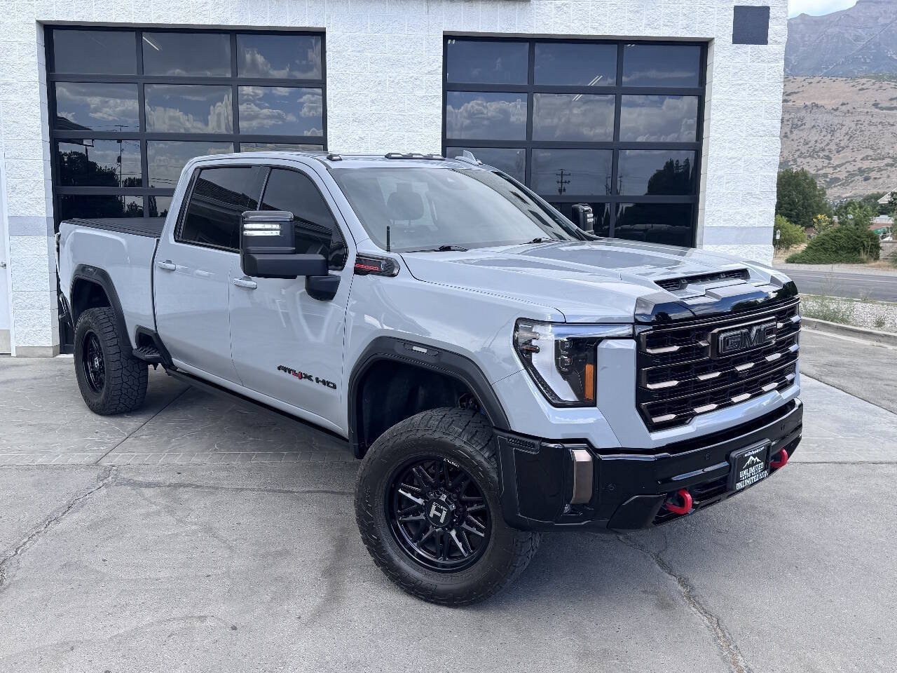 Used 2024 GMC Sierra 2500 AT4X AWD/4WD image 2
