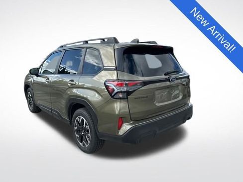 Used 2025 Subaru Forester Premium image 5