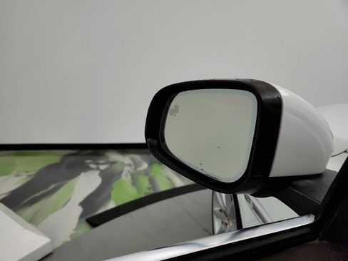 Used 2015 Jaguar XJ RWD image 16