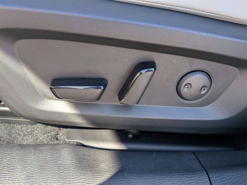 New 2025 Mitsubishi Outlander SE image 12