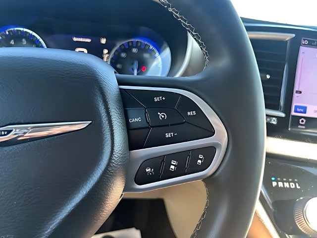 Used 2022 Chrysler Pacifica Touring-L FWD image 24