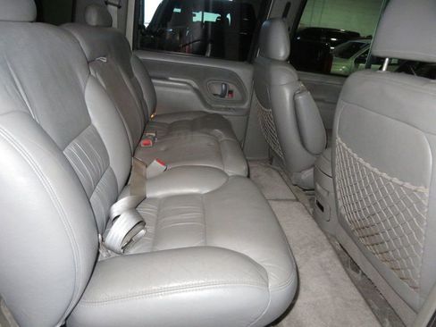 Used 1999 GMC Suburban 2500 w/ Marketing Opt Pkg 3 image 29