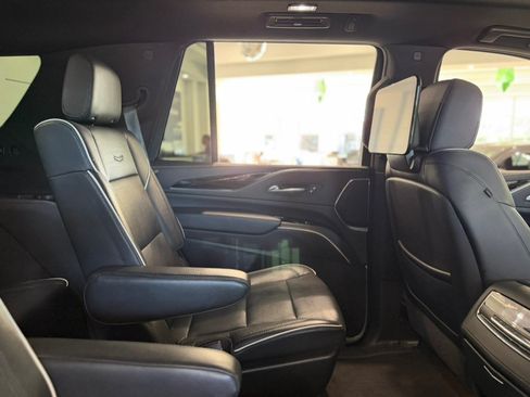 Used 2021 Cadillac Escalade Sport AWD/4WD image 23