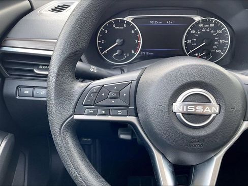 Used 2024 Nissan Altima 2.5 SV FWD image 18