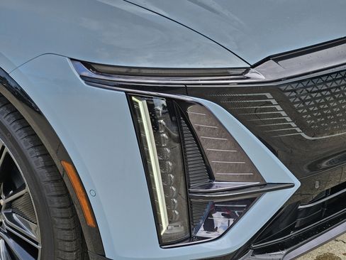 New 2025 Cadillac Lyriq Sport w/ LPO, Floor Liner Package RWD image 9