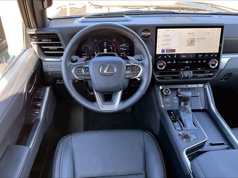 Used 2025 Lexus GX 550 w/ Accessory Package (2T) AWD/4WD image 6