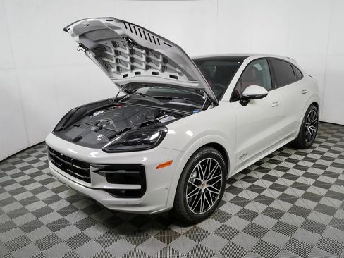 New 2026 Porsche Cayenne GTS AWD/4WD image 36