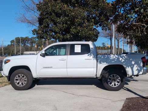 Used 2018 Toyota Tacoma SR5 image 7