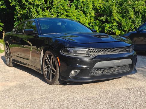 Used 2018 Dodge Charger R/T RWD image 1