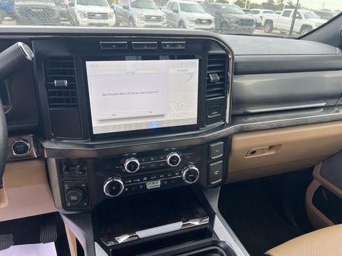 Used 2024 Ford F250 Lariat w/ Chrome Package image 27