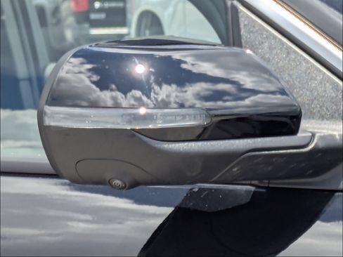 Used 2025 Chevrolet Traverse High Country w/ LPO, Floor Liner Package FWD image 11