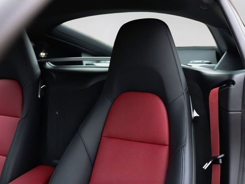 Used 2025 Porsche 718 Cayman RWD image 28