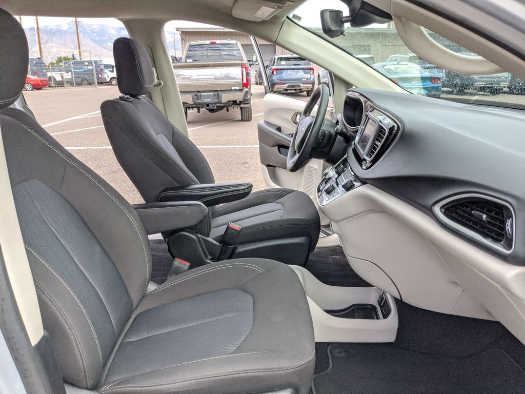 Used 2023 Chrysler Voyager LX FWD image 20