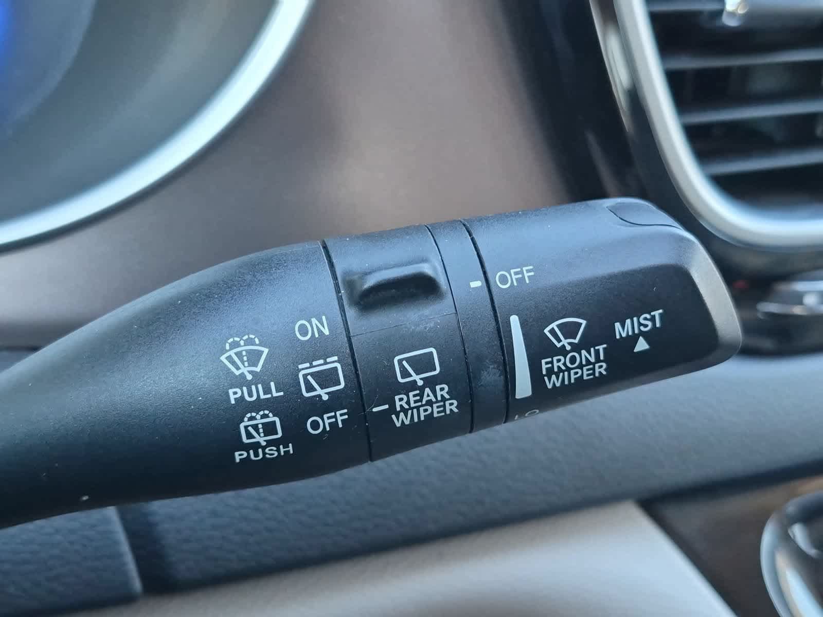 Used 2018 Chrysler Pacifica Touring-L Plus FWD image 25
