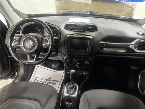 Used 2018 Jeep Renegade Latitude w/ Cold Weather Group image 21