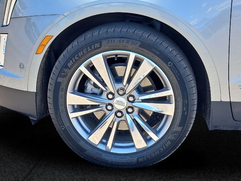 Used 2025 Cadillac XT5 Premium Luxury w/ Technology Package AWD/4WD image 9