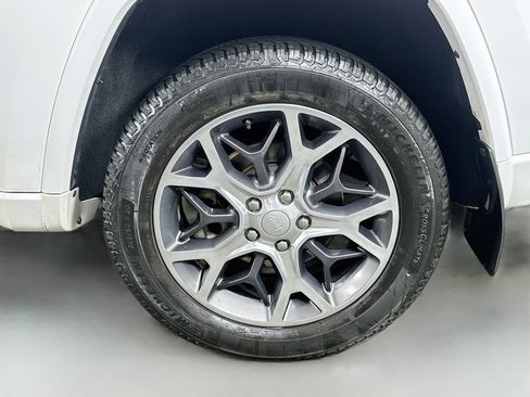 Used 2020 Jeep Grand Cherokee Overland AWD/4WD image 32