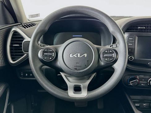 Used 2025 Kia Soul LX w/ LX Technology Package FWD image 18