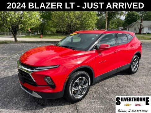 Used 2024 Chevrolet Blazer LT FWD image 1