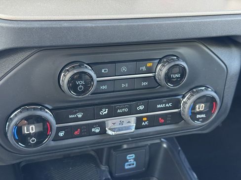 Used 2025 Ford Bronco Outer Banks AWD/4WD image 18