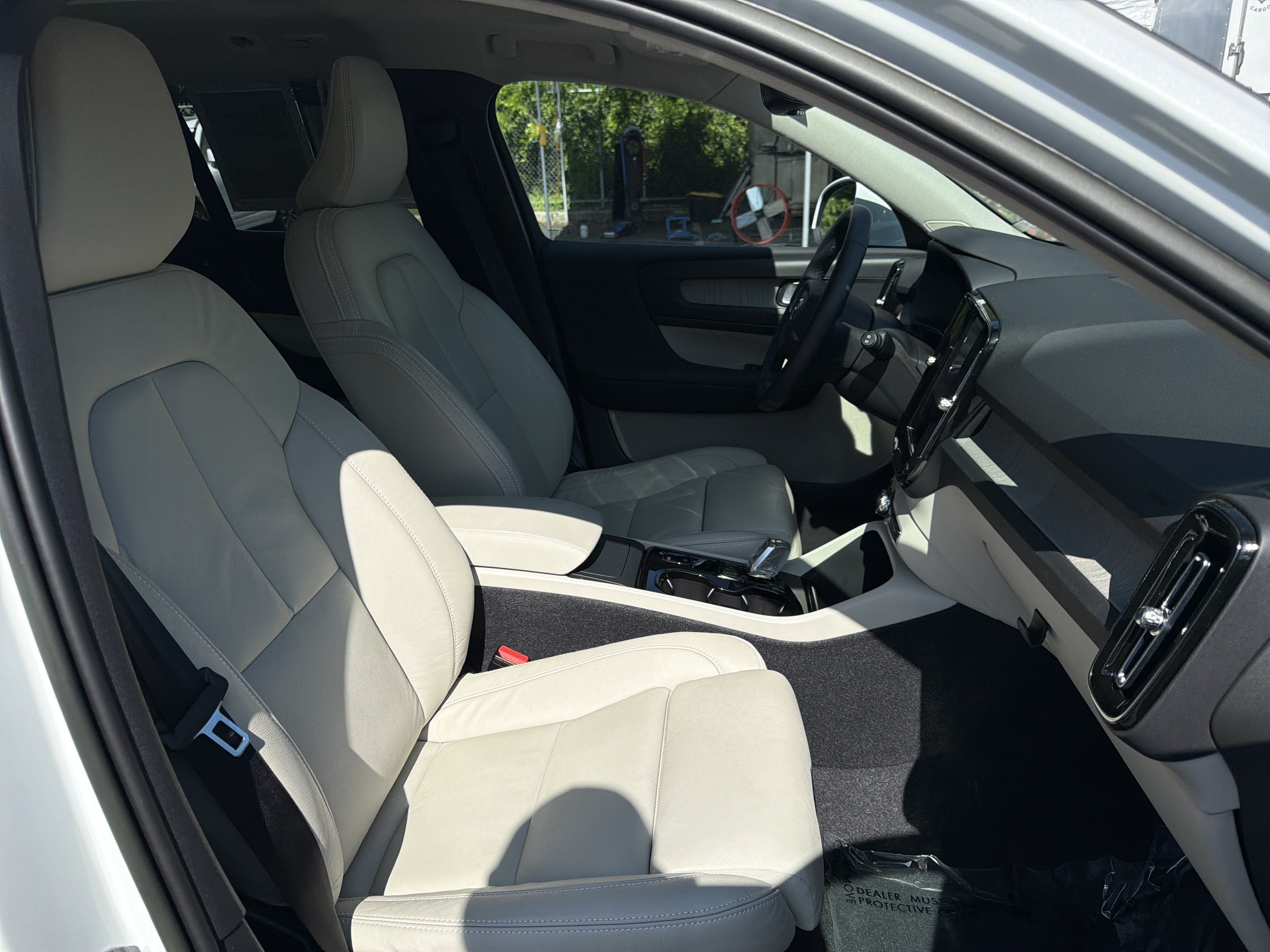 Certified 2023 Volvo XC40 B5 Plus w/ Protection Package Premier AWD/4WD image 35