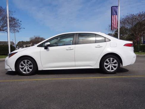 Used 2023 Toyota Corolla LE image 2