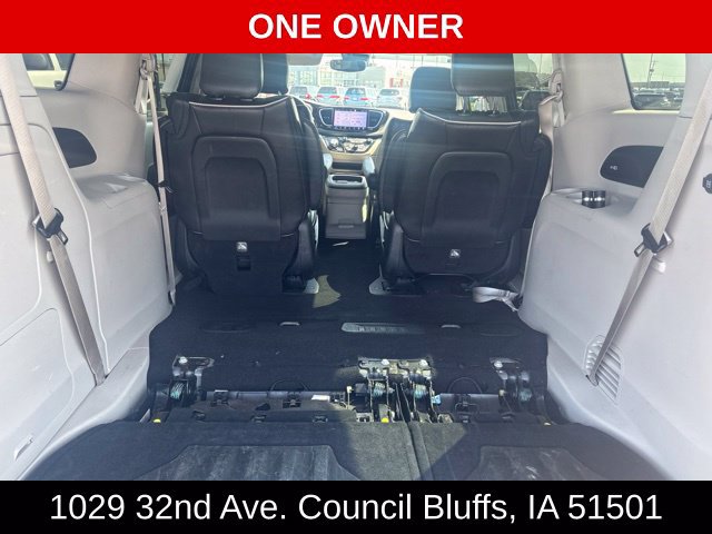 Used 2023 Chrysler Pacifica Limited FWD image 11