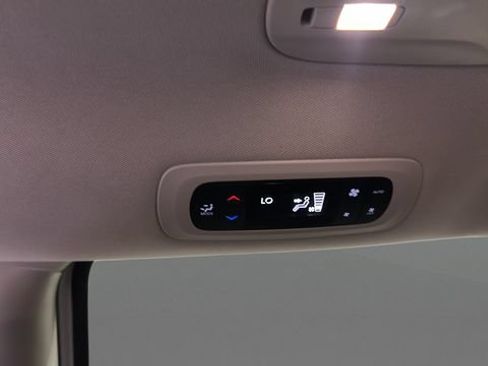 Used 2024 Chrysler Pacifica Touring-L FWD image 23