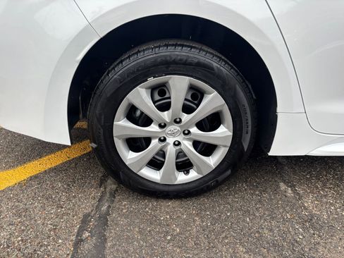 Used 2025 Toyota Corolla LE image 30