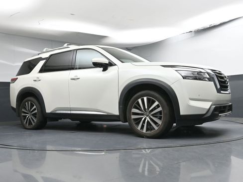 Used 2024 Nissan Pathfinder Platinum w/ Cargo Package AWD/4WD image 28